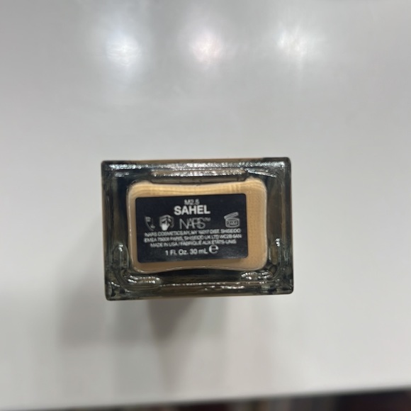 NARS Light Reflecting Foundation - Picture 4 of 8